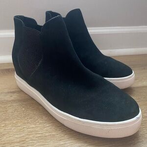 Steve Madden Sultan Chelsea Women’s Classic Faux Suede Wedge Sneakers in Black